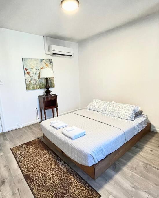 2bd Spacious S. Philly Row-house, Wi-fi & 1.5 Bath Ferienhaus Philadelphia