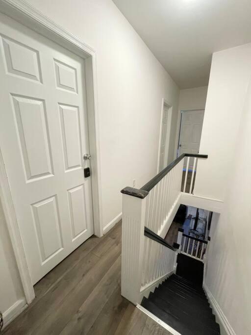 2bd Spacious S. Philly Row-house, Wi-fi & 1.5 Bath Ferienhaus *